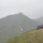 北蔵王夏山開き。手前はハマグリ山、正面がトンガリ山、右奥に見えるのが山形神室岳です。